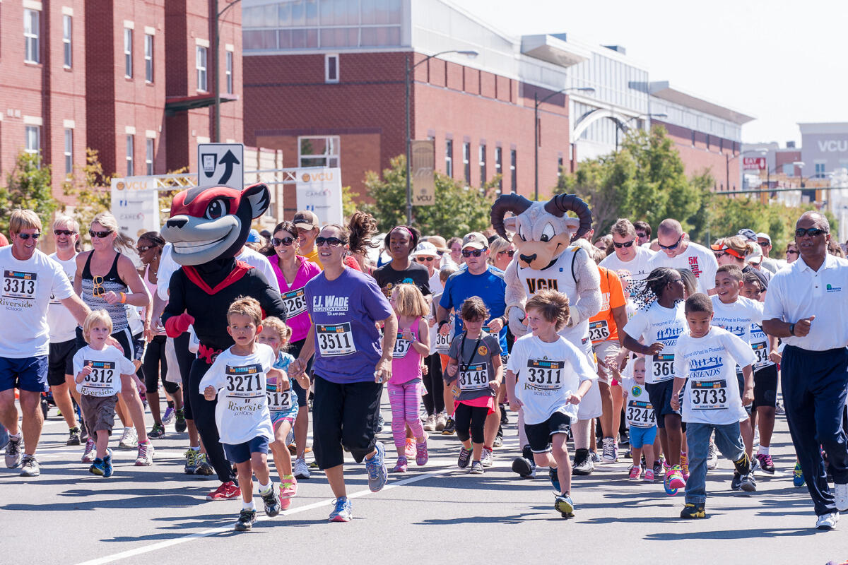 Kids race away from the Broad Street Mile start line.