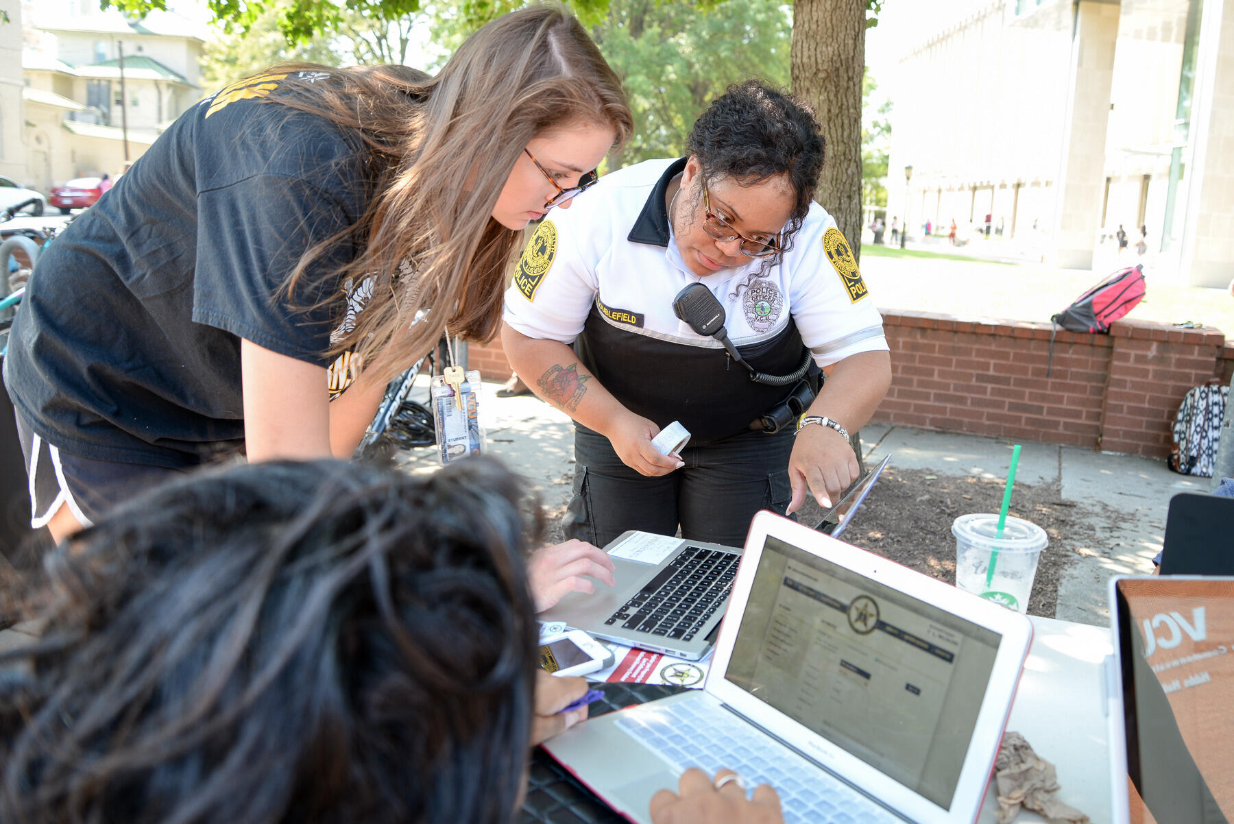 VCU Police officers help students register computers.