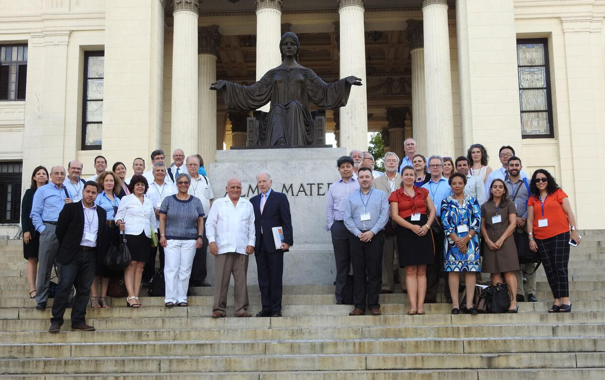 IIE delegation on the steps of the Universidad de La Habana.