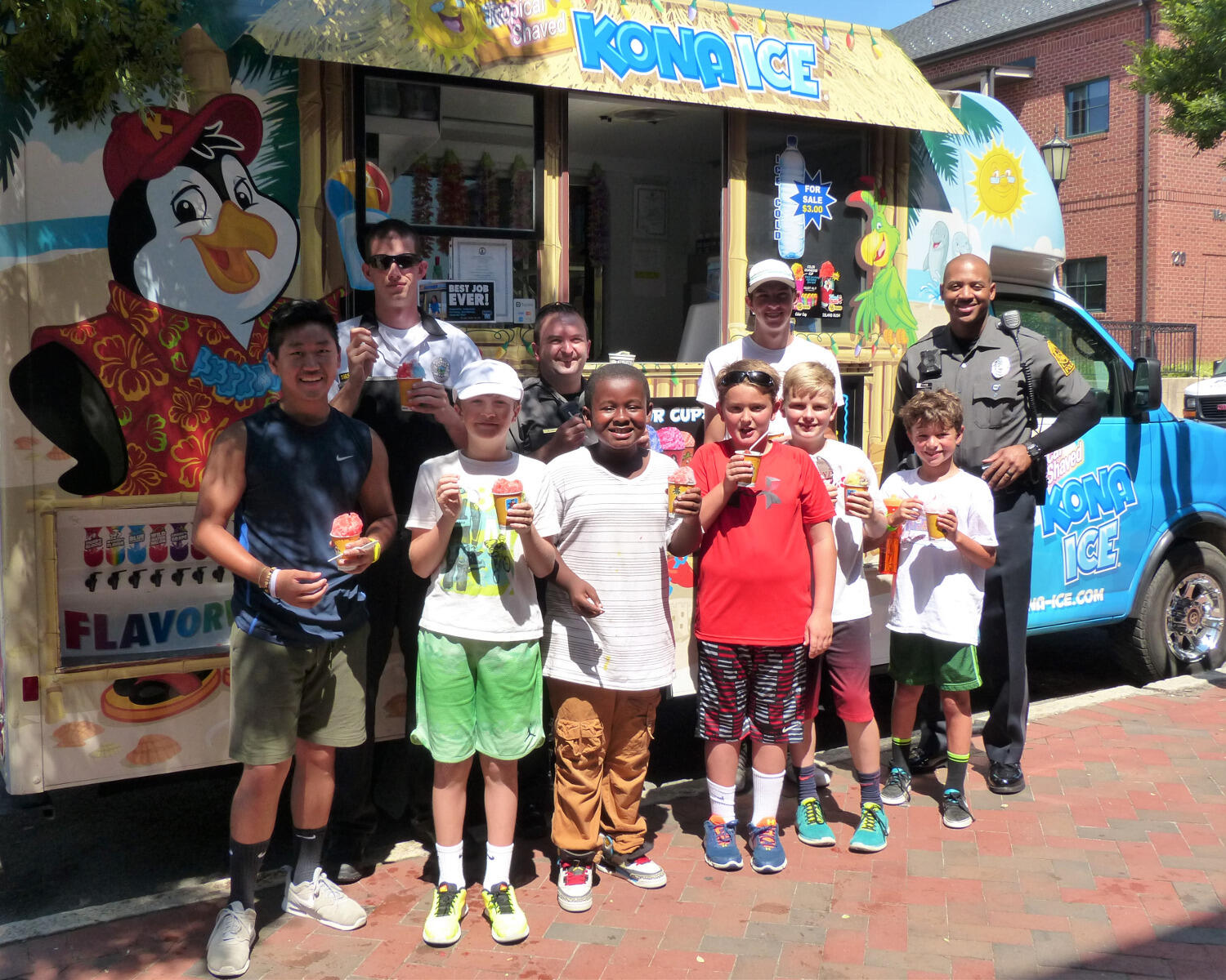 VCU Police officers provided ice pops to campers and counselors during a summer outreach event on VCU’s Monroe Park Campus.