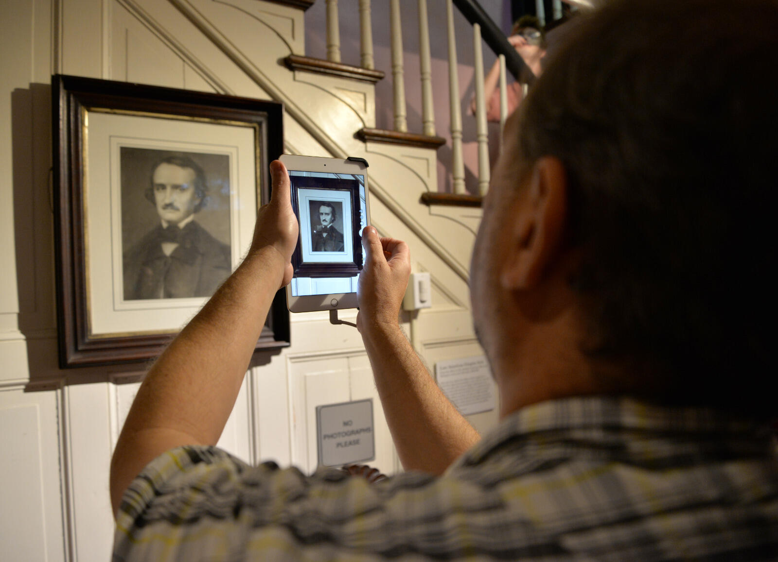 Means 3-D scans a portrait of Poe to create a digital animation.
