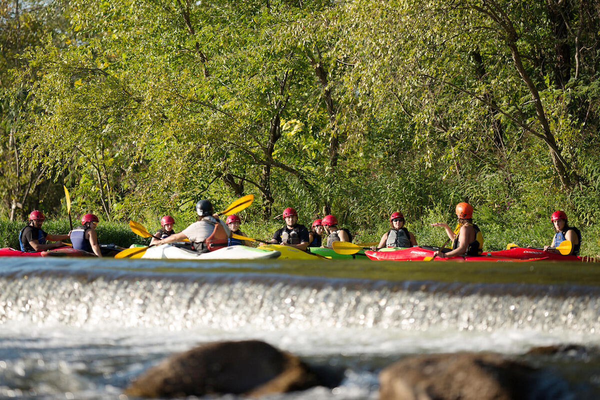 Participants enjoy an Outdoor Adventure Program kayak clinic on the James River.
<br>Photo courtesy of Rec Sports