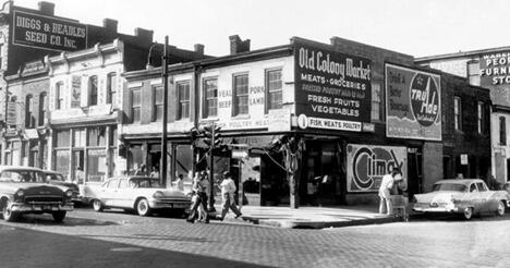 A black and white photo of a street in Richmond, Virginia, of an area of the city before the 1946 urban planning project