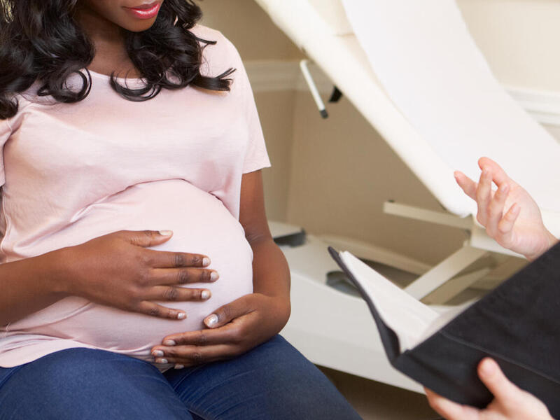 Pregnant woman with doctor. 