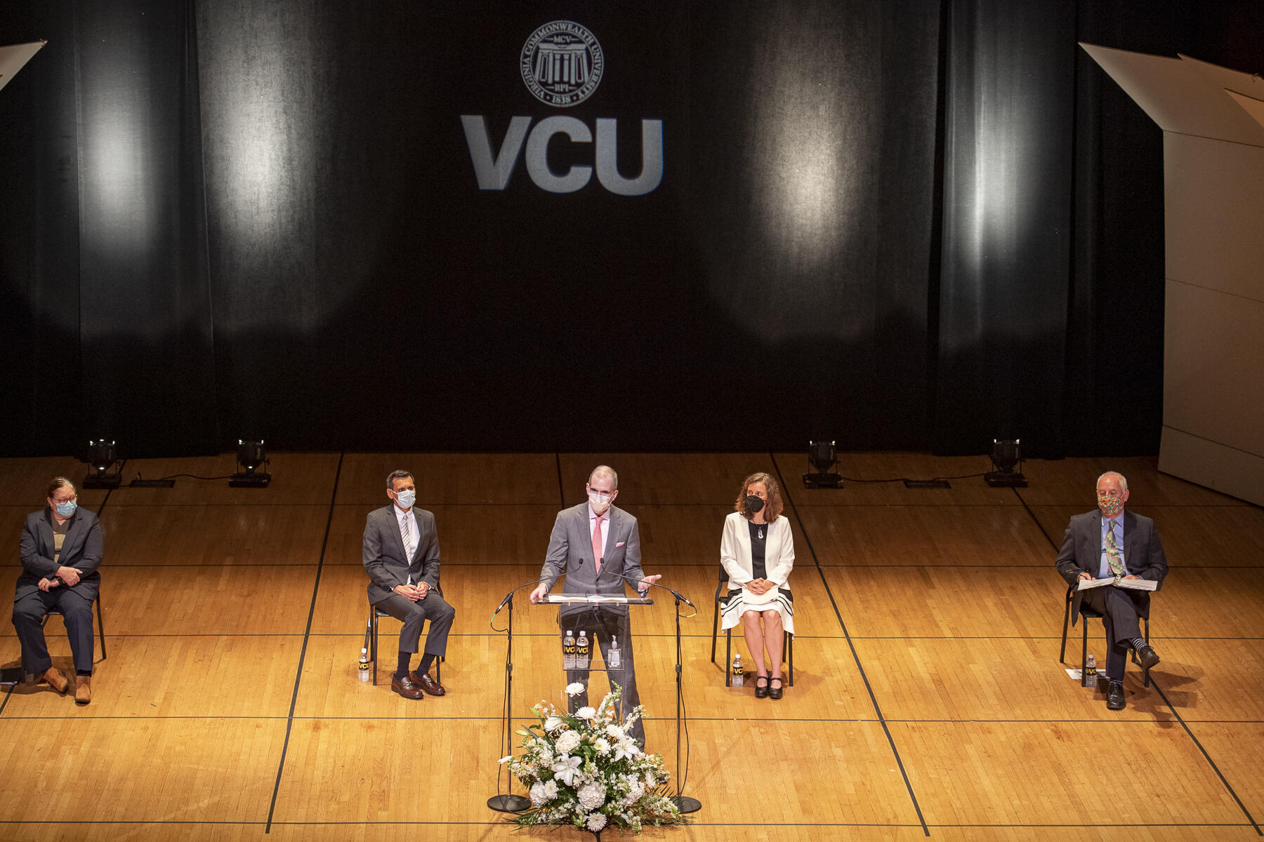 Ray Shepherd receiving the Outstanding Term Faculty Award at VCU's 2020 Faculty Convocation.