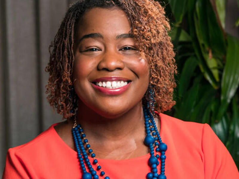 Portrait of smiling woman.