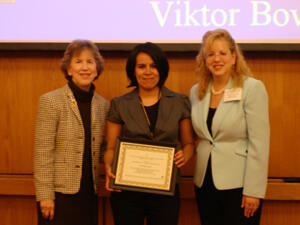 From left, Diane B. Wilson, Ed.D., associate professor of internal medicine, Massey Cancer Center with the winner of the Elizabeth Fries Young Investigators Award, Guadalupe Estrada, Ph.D., fellow, Obstetrics and Gynecology, and Susan Kornstein, M.D., executive director of the VCU Institute for Women’s Health. Image courtesy of Sabrina Walters.