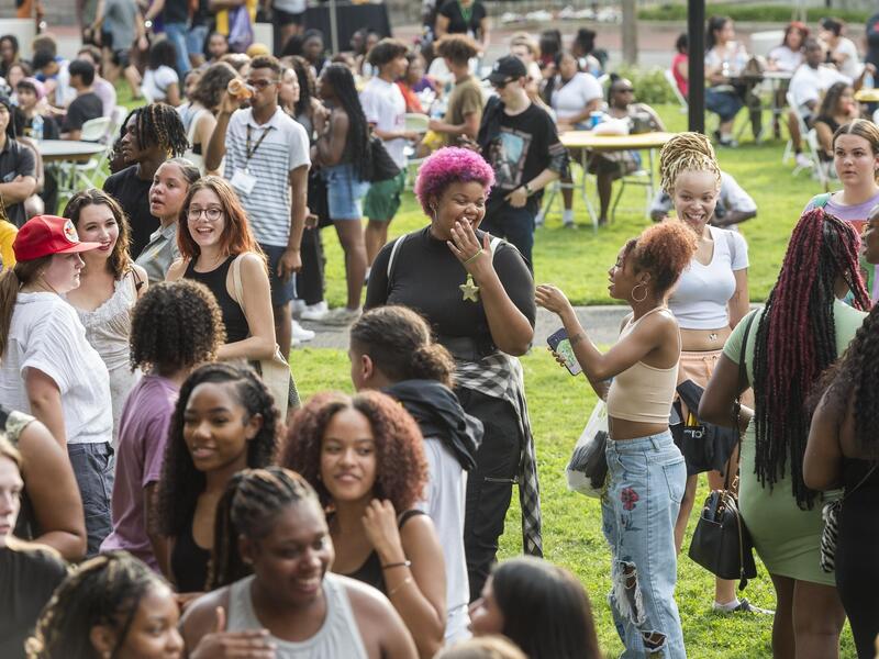 Park crowded with VCU students.