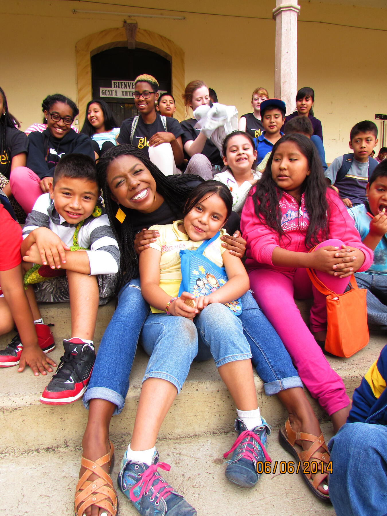 Cydni Gordon and other VCU Globe students pose with local children on the steps of the village municipal building in Teotitlán del Valle during a service-learning trip in 2014.