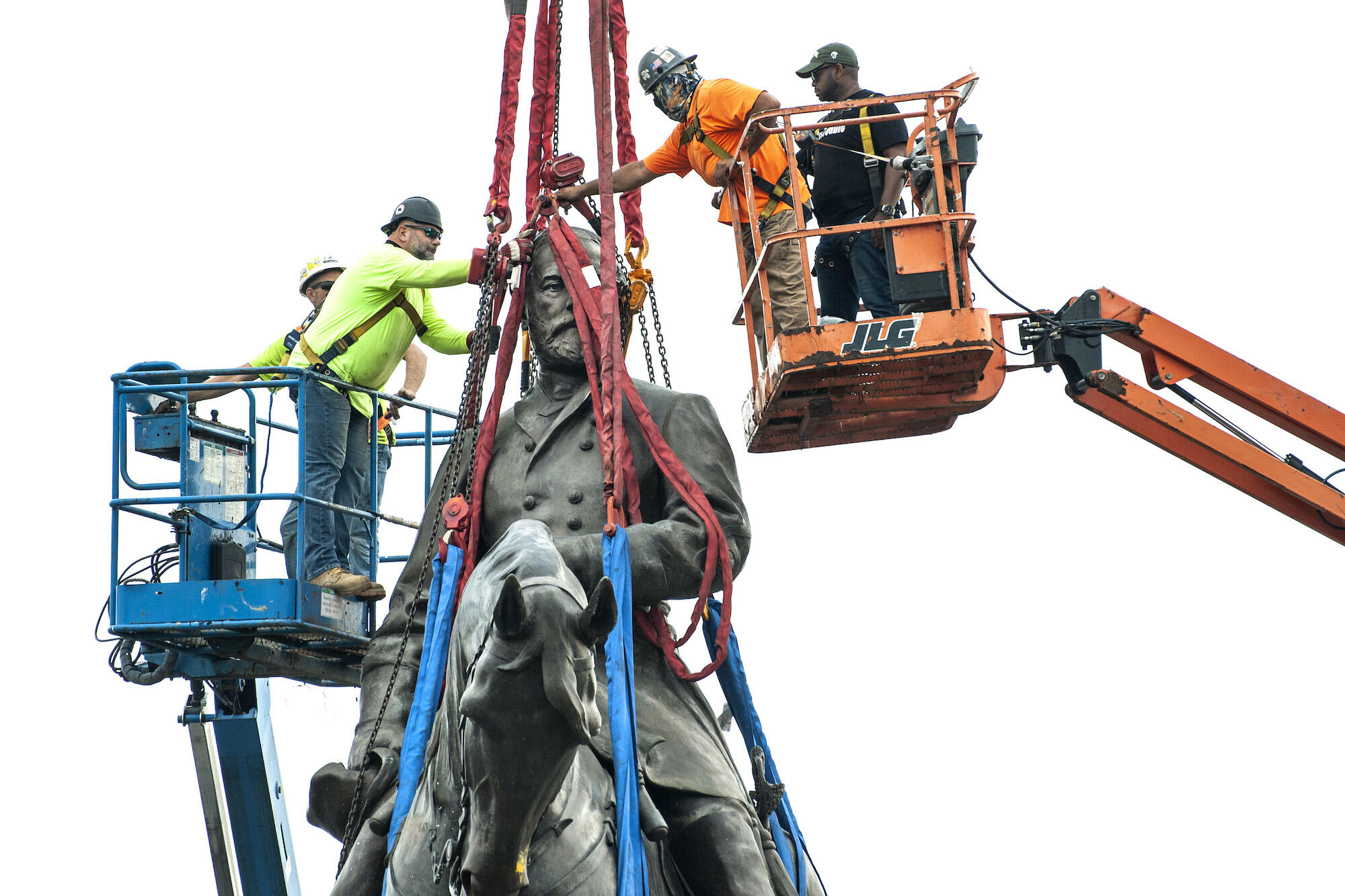 Workers prepare to remove the Robert E. Lee statue from its plinth