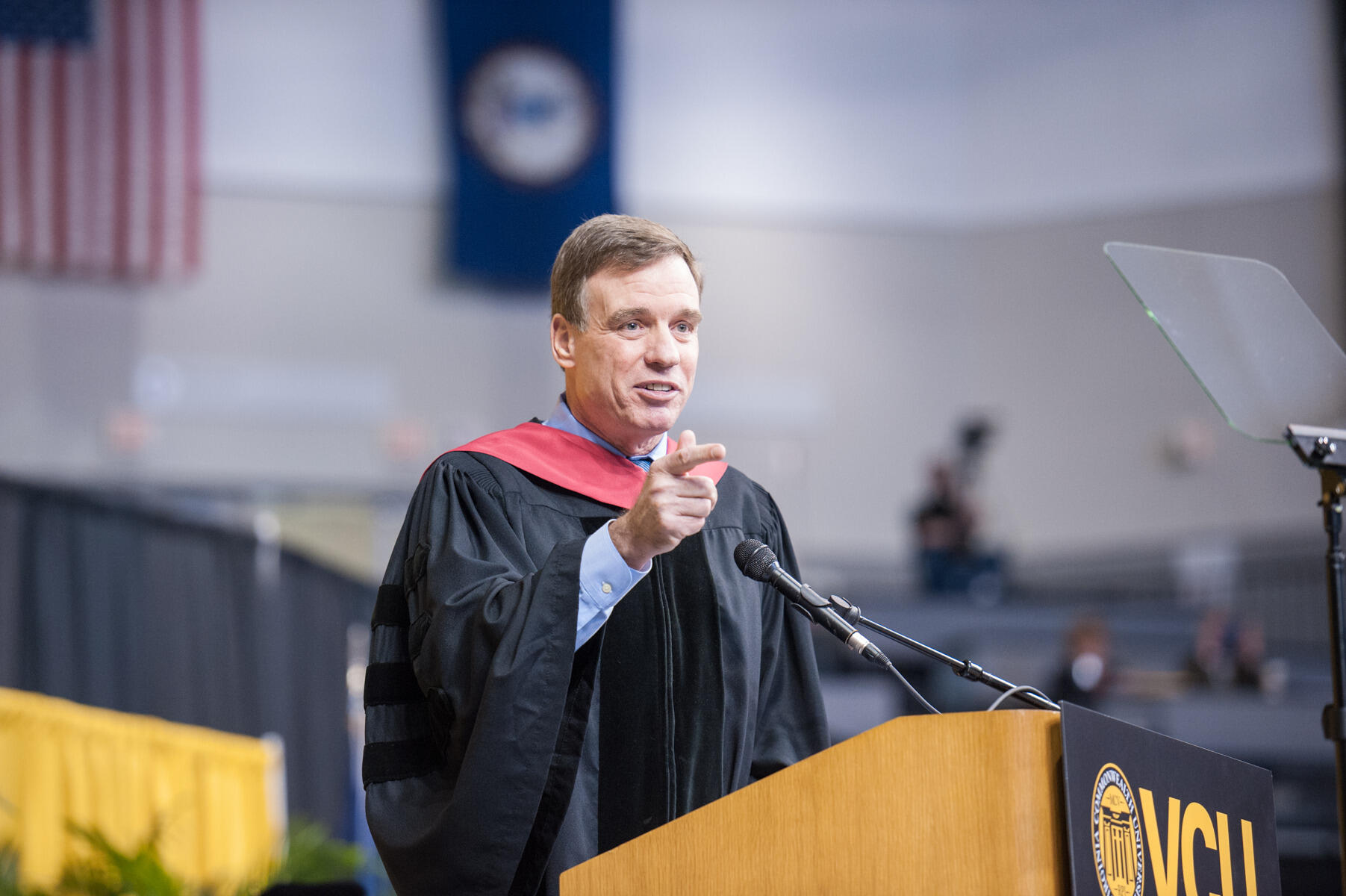 Sen. Mark Warner speaks at VCU's 2015 fall commencement.