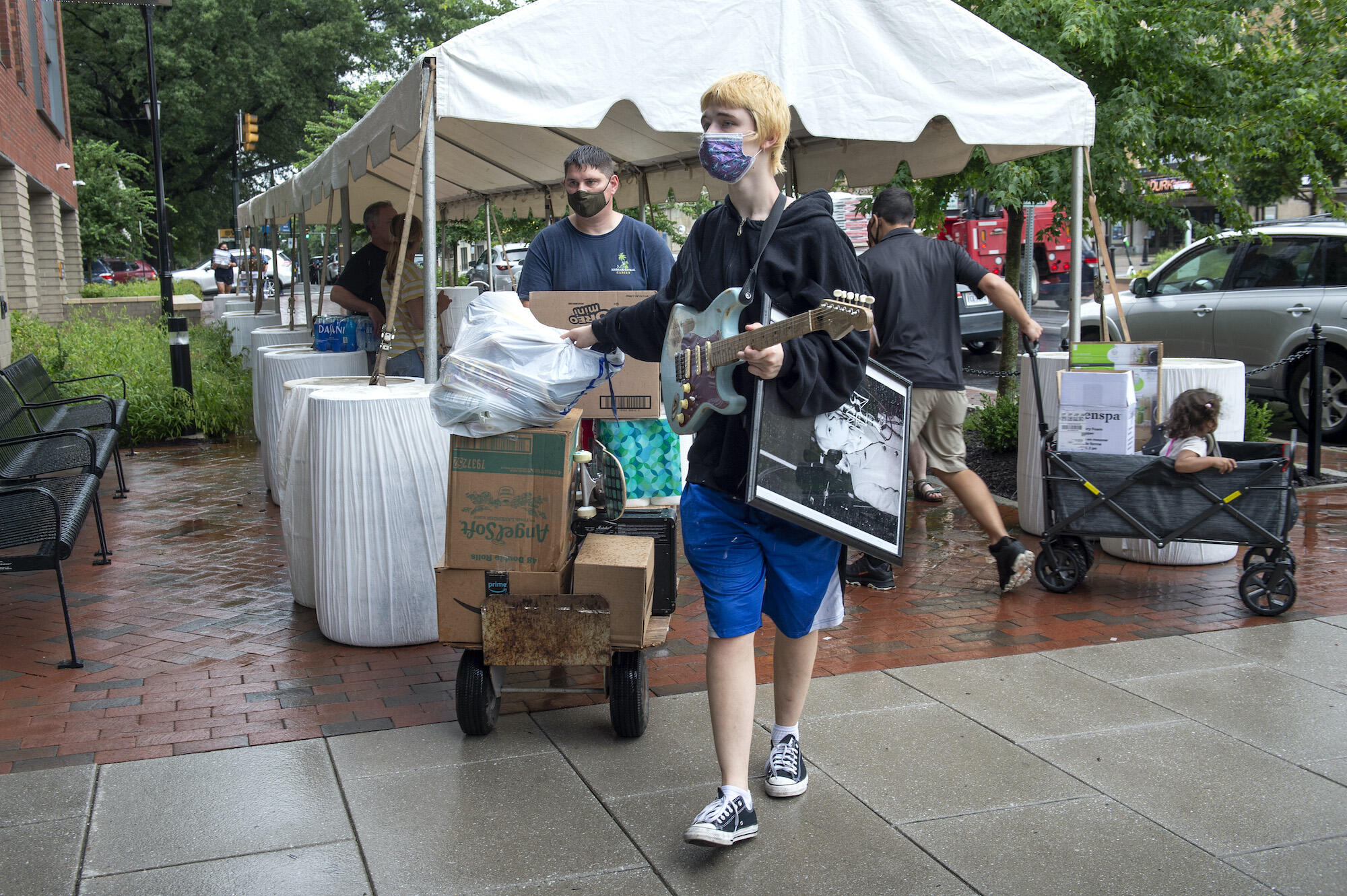Students moving into Gladding Residence Center.