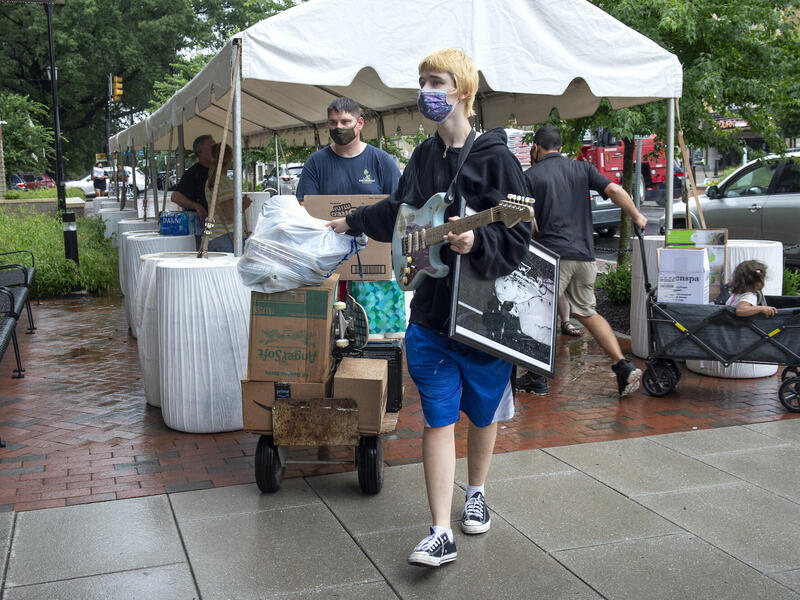 Students moving into Gladding Residence Center.
