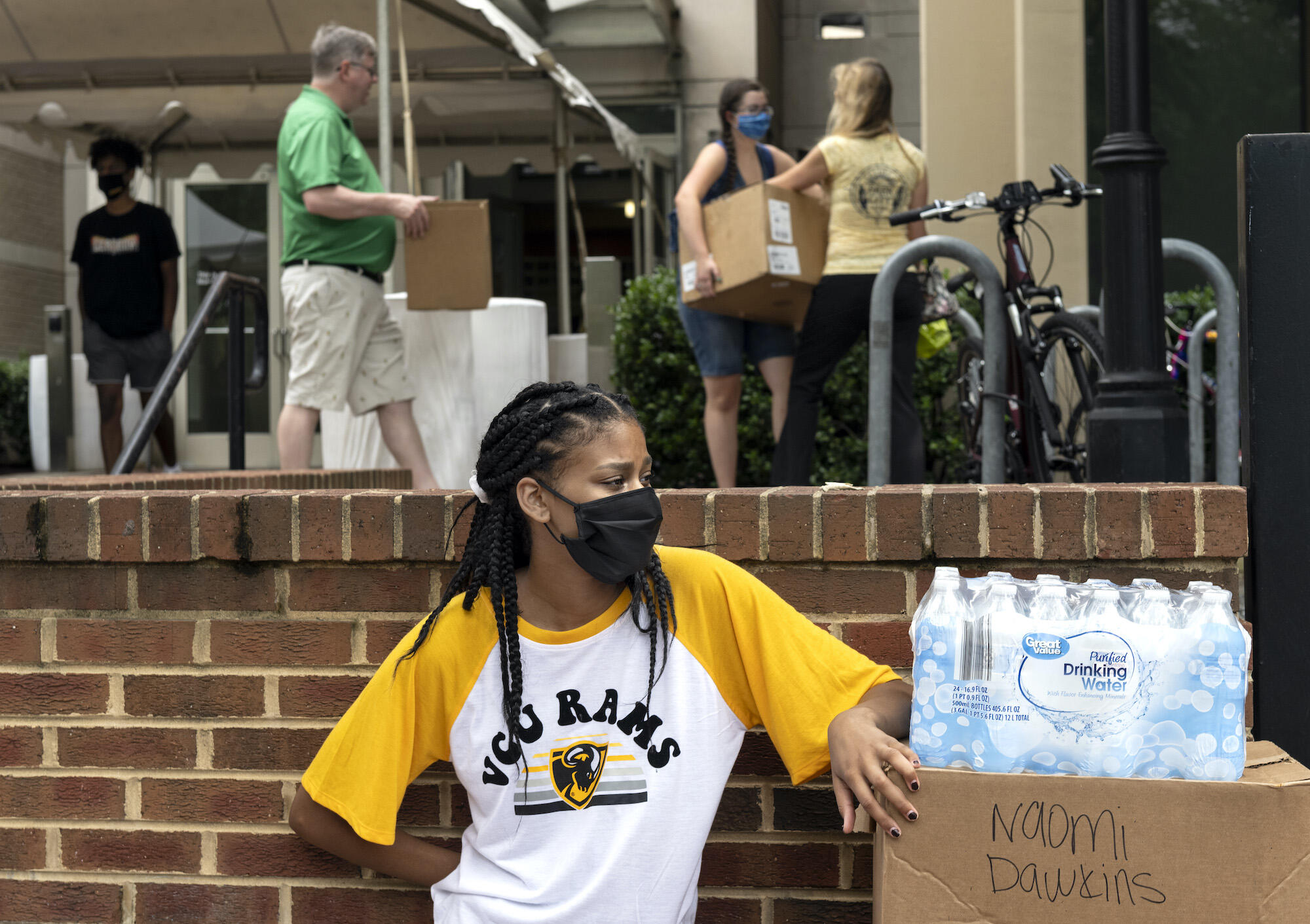Naomi Dawkins of Chesapeake, Virginia, takes a short break in front of Rhodes Hall.