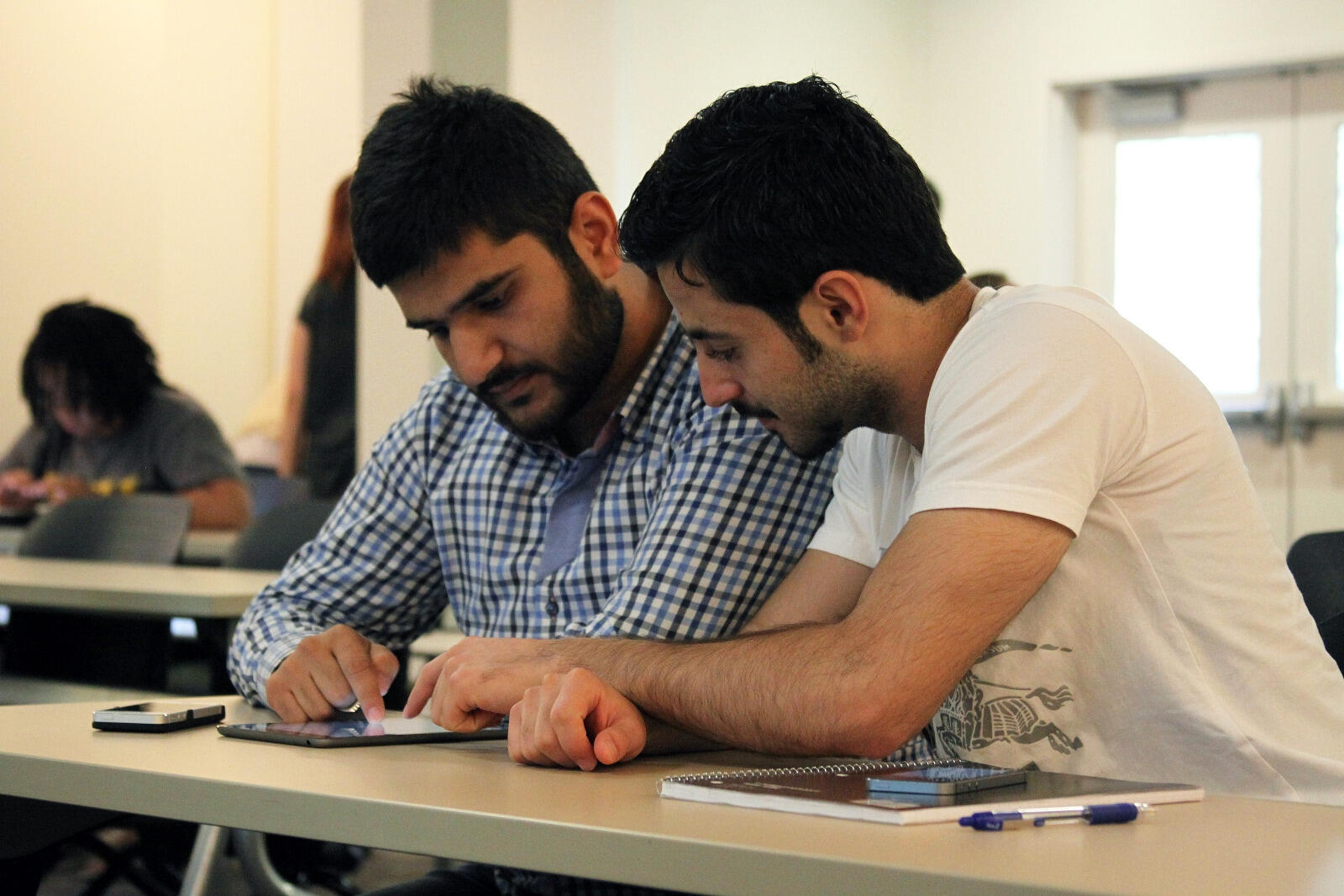 Abdulqayum Adnam Mohammed (left) and Ali Adil Abdulhussein are among 23 young Iraqis who are learning about social media and helping nonprofit organizations alongside 19 VCU students in this summer's Social Media Institute at VCU.
