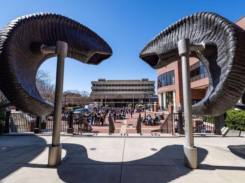 Picture from behind the VCU Ram Horns looking toward the Commons plaza.