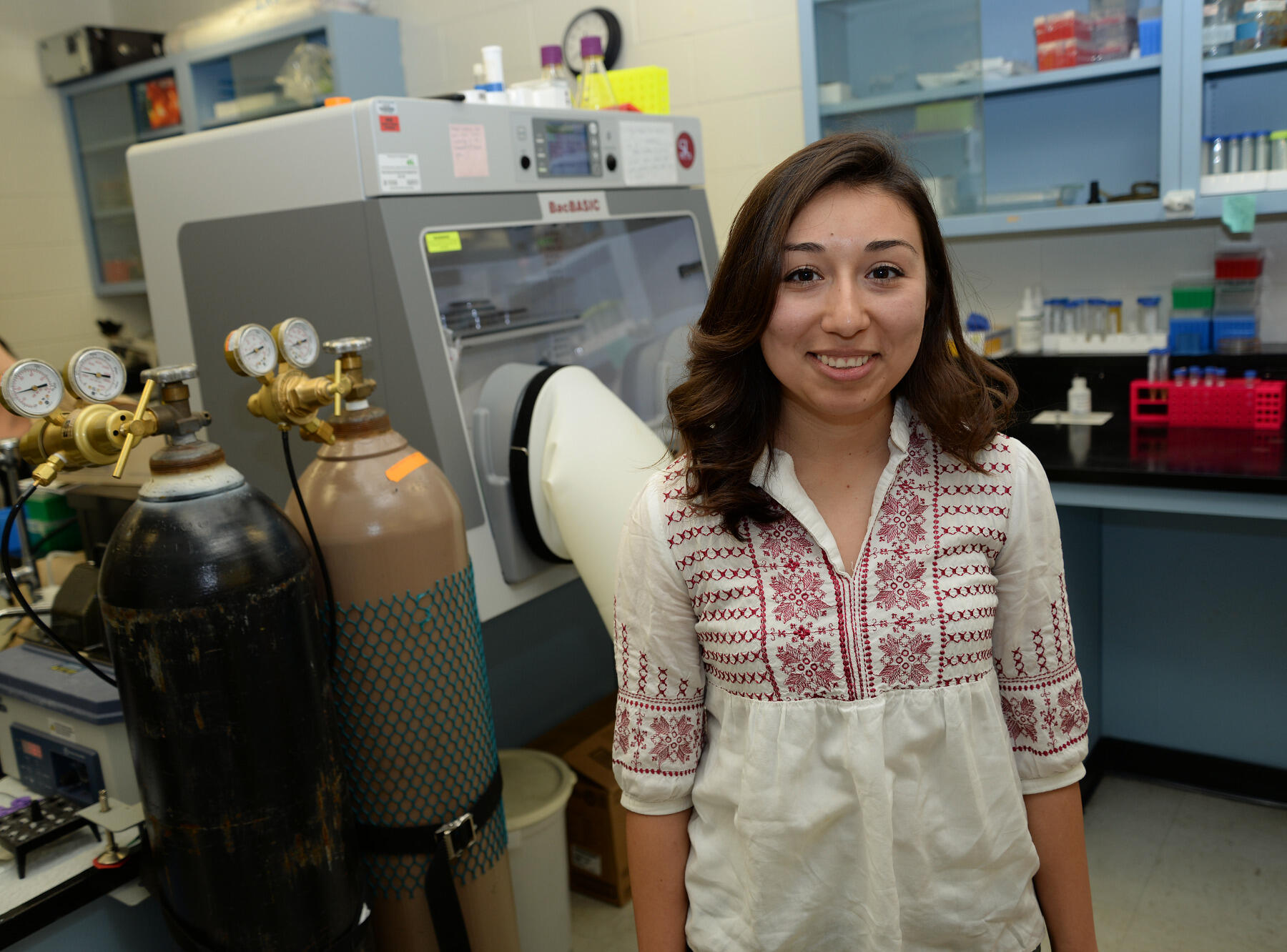 Lizette Carrasco in the lab of mentor Kimberly Jefferson, Ph.D.
