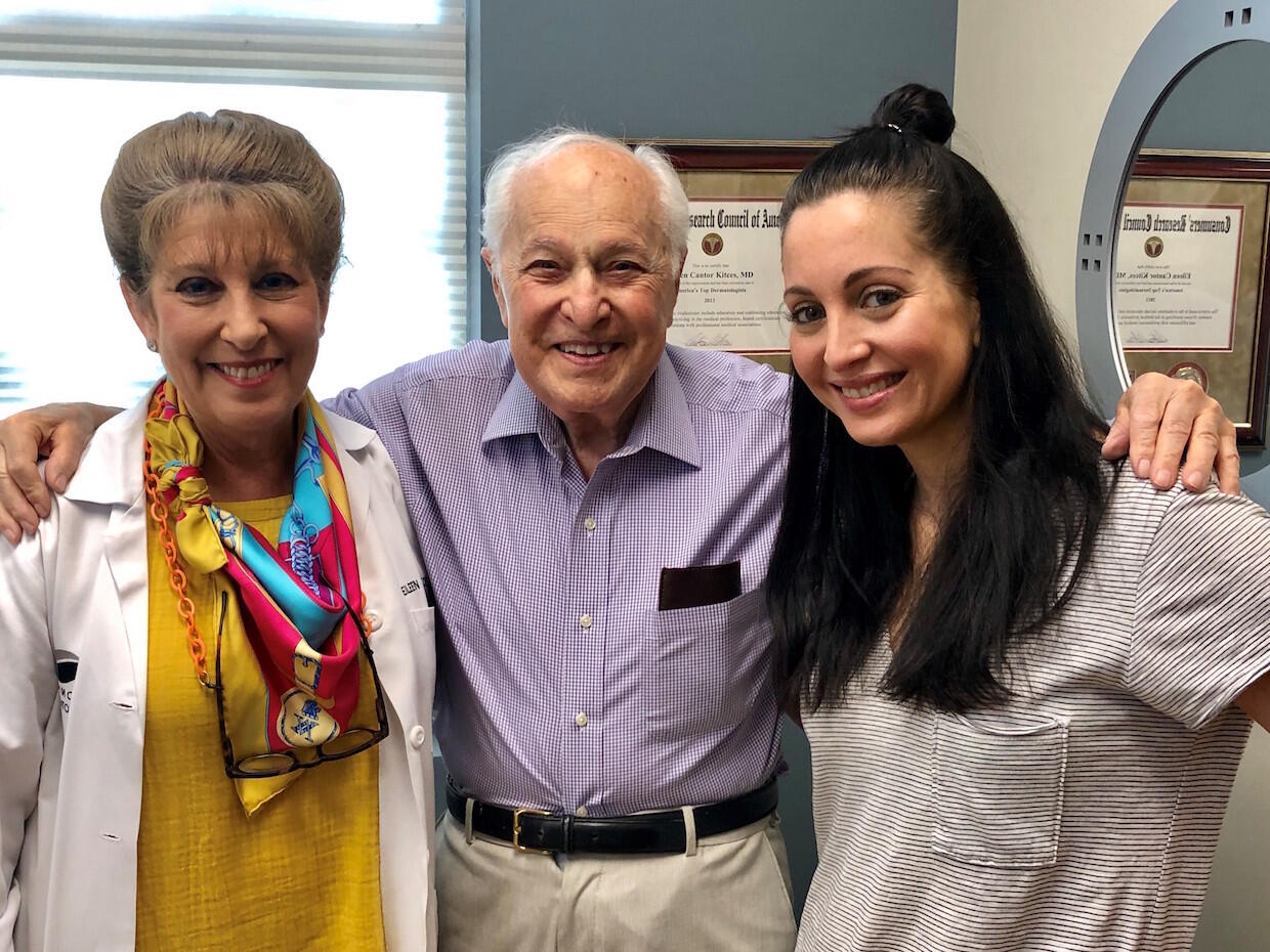 Enrique Gerszten, M.D., with two of his former students — Eileen Cantor Kitces, M.D., and her daughter, Suzanne Kitces Peck, M.D.