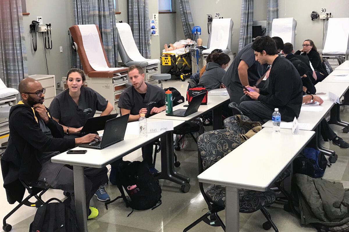 Seminar participants talk among themselves before the start of the session.