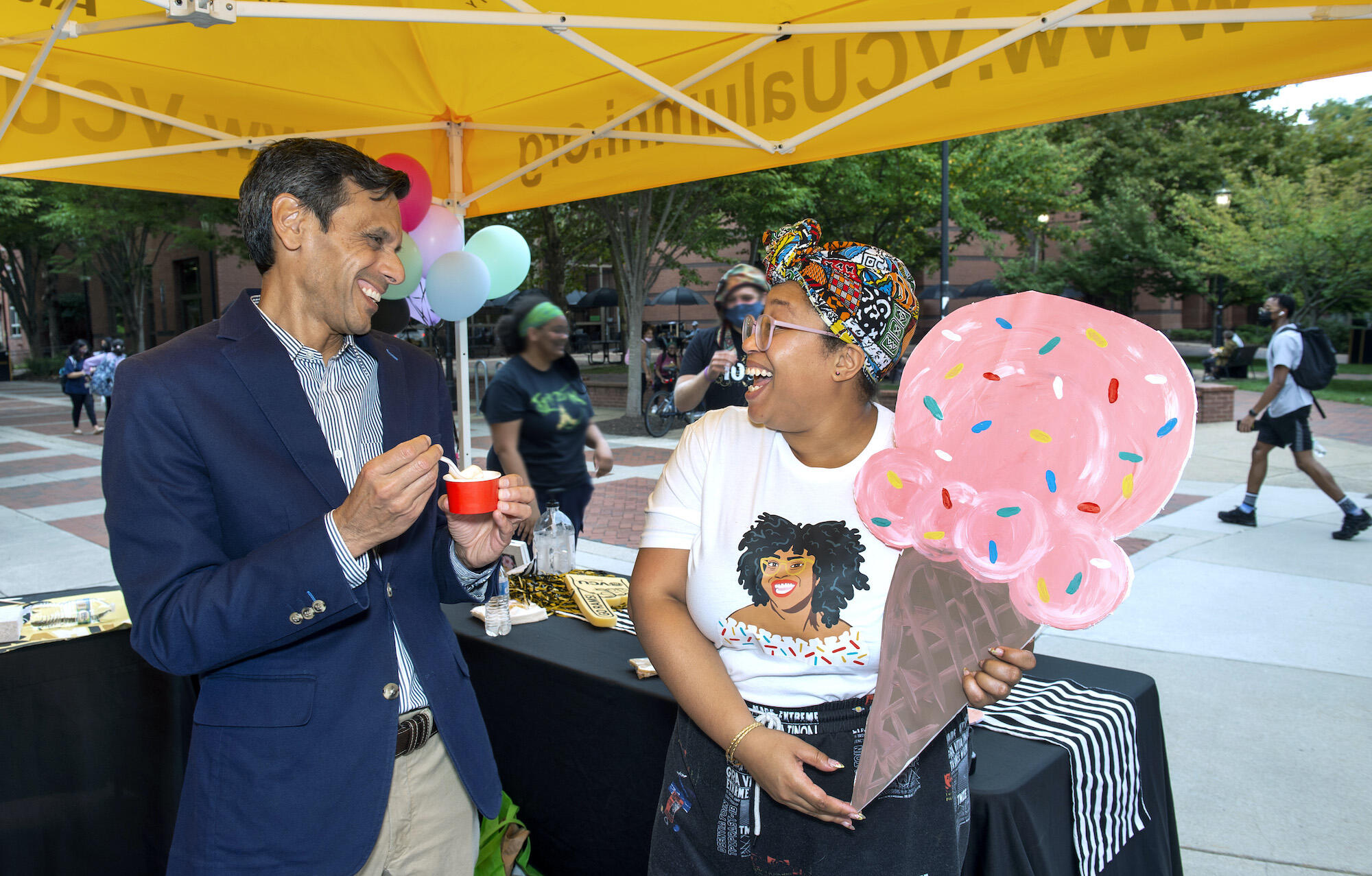 Kamara and VCU President Michael Ra at a VCU alumni event Sept. 21.