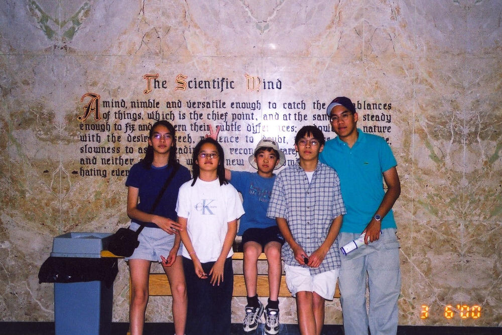  The Le siblings in front of a museum in Washington, D.C.