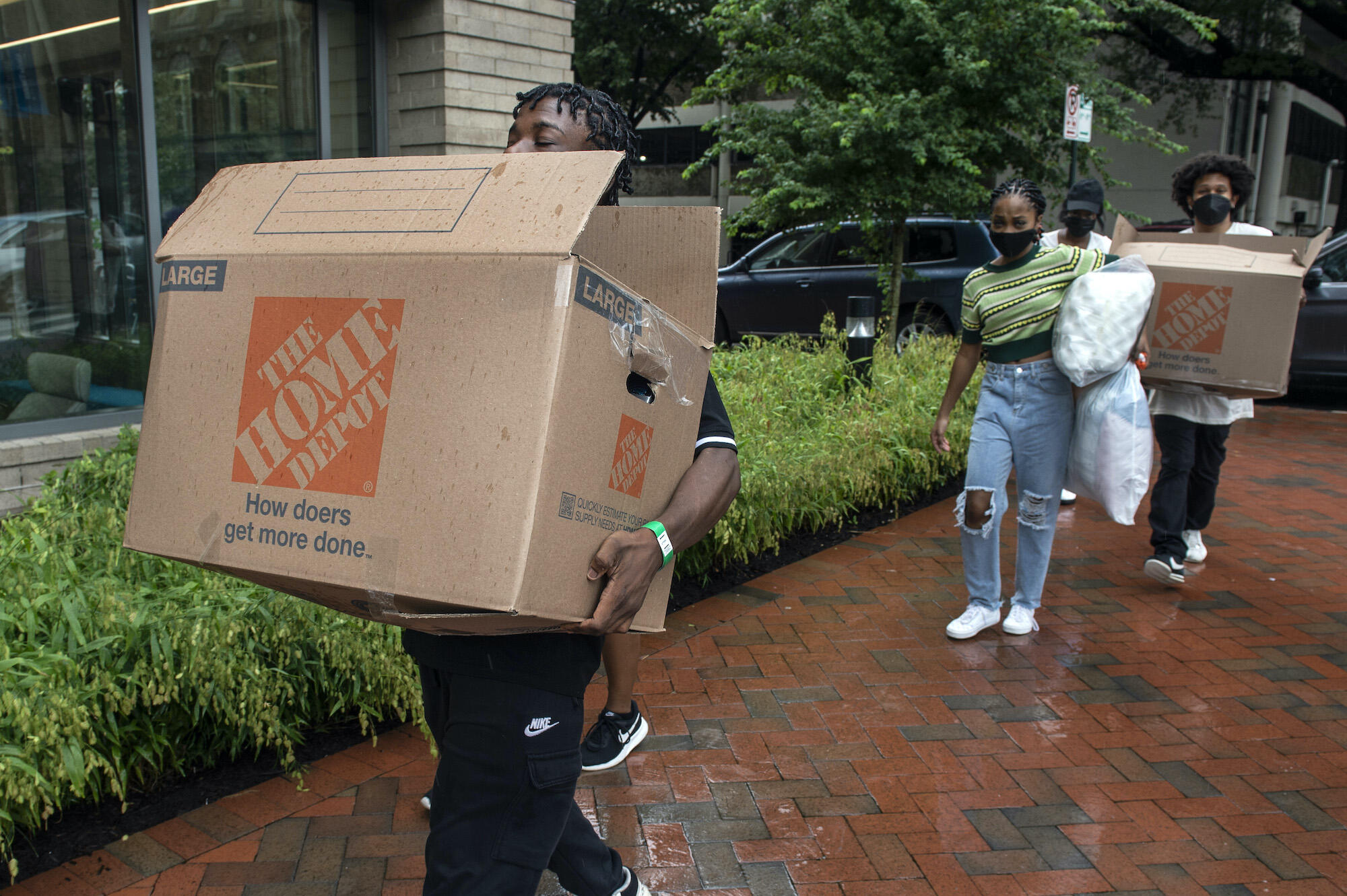 Students moving into Gladding Residence Center.