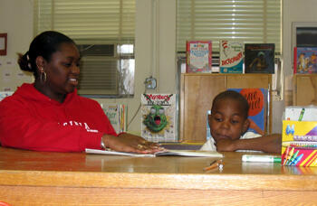 Friends who read together, stay together: VCU mentor Mysee Green and her mentee De’sean read during their time together.  Reading is a major focus of the VCU-Carver Promise. Photo by Mike Porter/ VCU Office of University News Services.