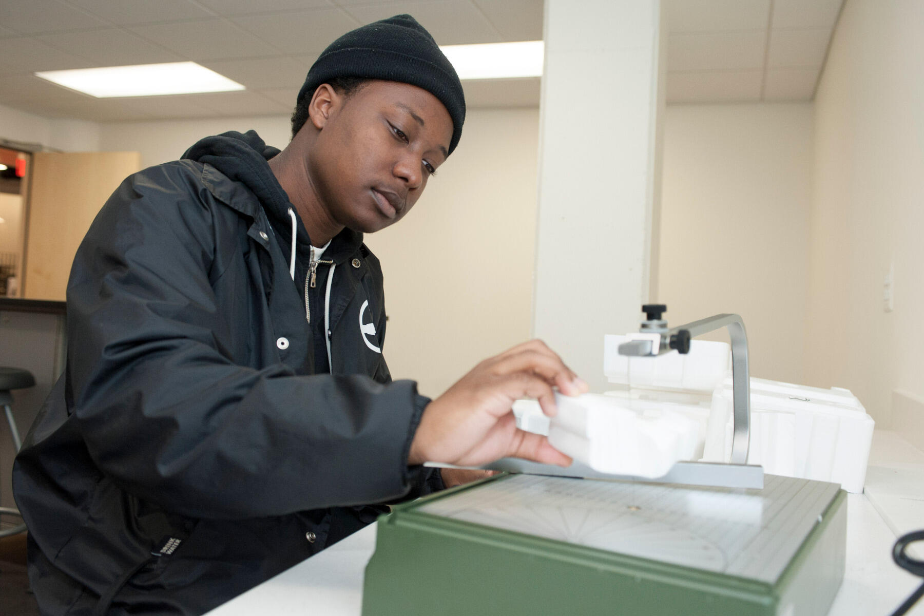 McKinley Dixon, a junior kinetic imaging major, uses a sytrofoam cutting machine in The Workshop.