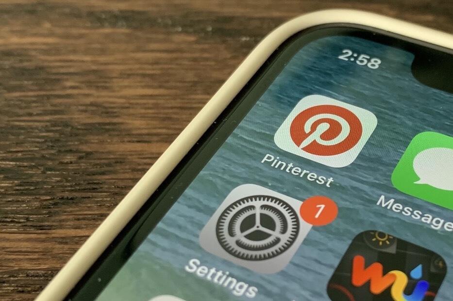 The screen of a smartphone showing icons for Pinterest and other applications.
