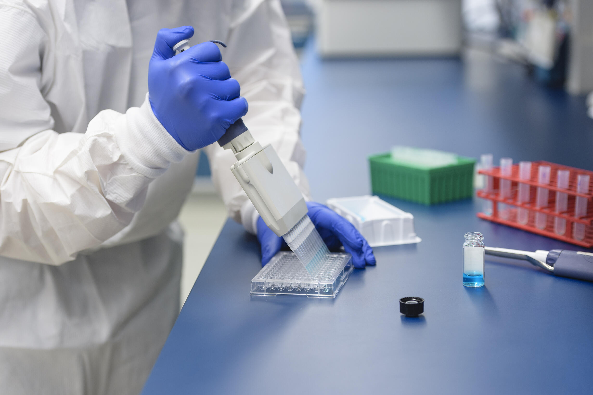 A researcher conducts lab work in the VCU School of Pharmacy.