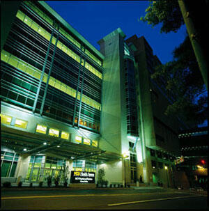 Photo: Gateway at night

Photo by: Allen Jones, VCU Creative Services