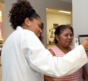 VCU medical student, Trevan Rankin, works with a patient at the CrossOver Ministry clinic on Cowardin Avenue. Image courtesy of Hal Tyler Photography.