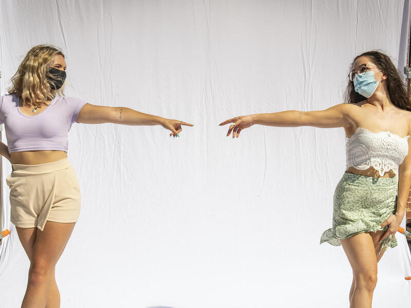 VCU students Audrey Hovermale, left, and Megan Baker at Candid Campus on the first day of classes.