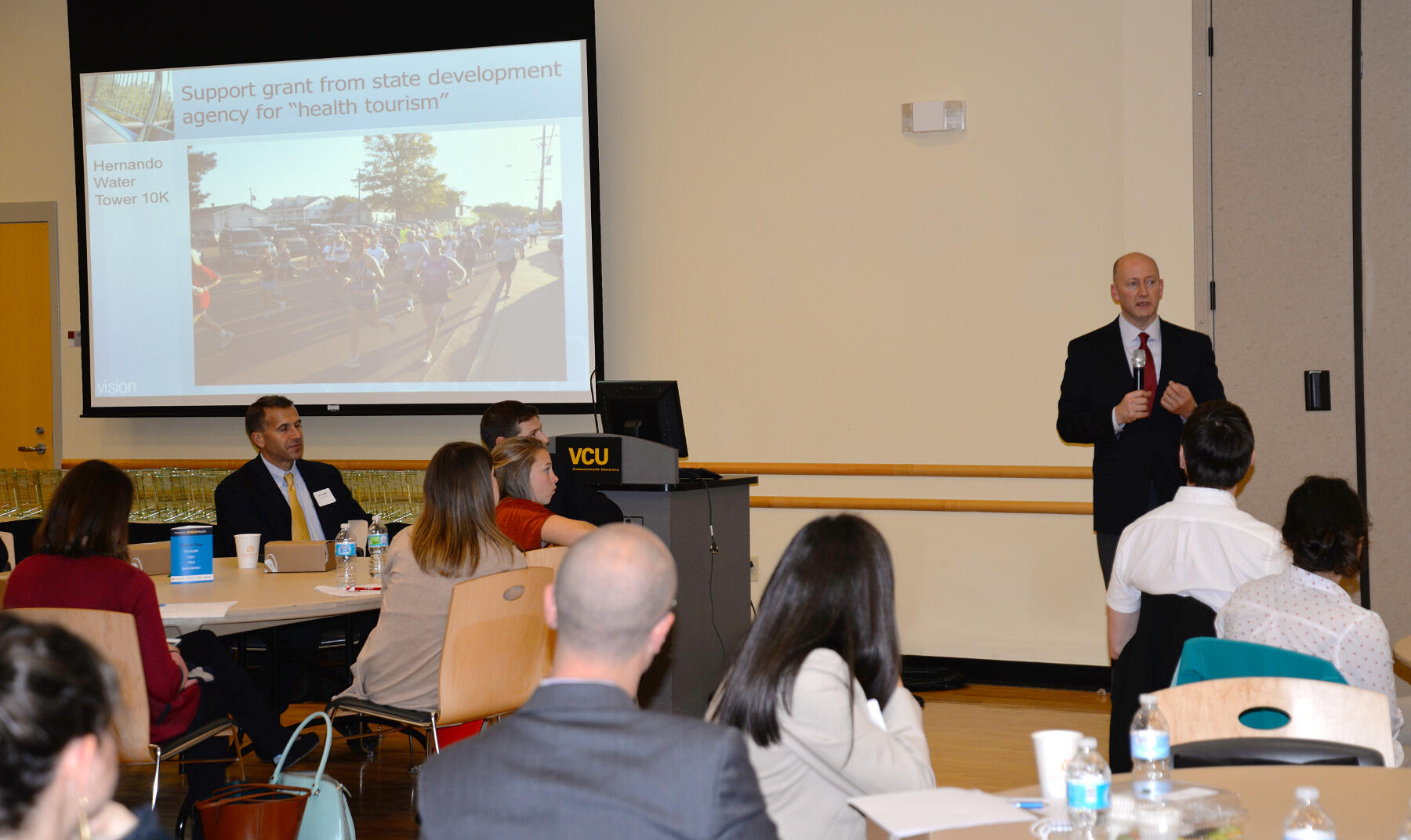 Hernando Mississippi Mayor Chip Johnson speaks to an audience at the Active RVA Summit.