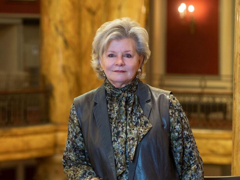 Charlotte Moss leaning against a railing 